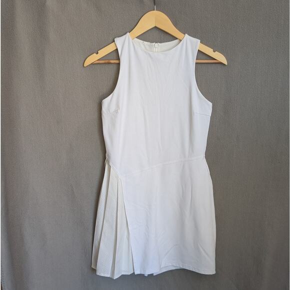 Lululemon W1DXZS Nulux White Asymmetrical Sleeveless Tennis Dress, size 6 - Picture 1 of 7